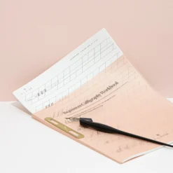 À L'aise - Calligraphy Workbook - Beginners Calligraphy