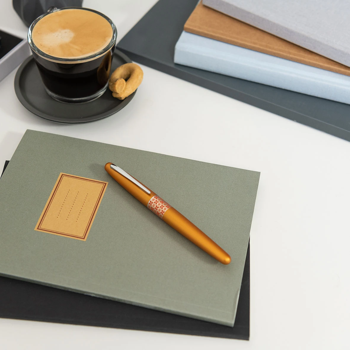 Fountain Pens Pilot - Fountain Pen - Metropolitan (MR3) - Orange (Flower) 4 Fountain Pens Pilot - Fountain Pen - Metropolitan (MR3) - Orange (Flower)