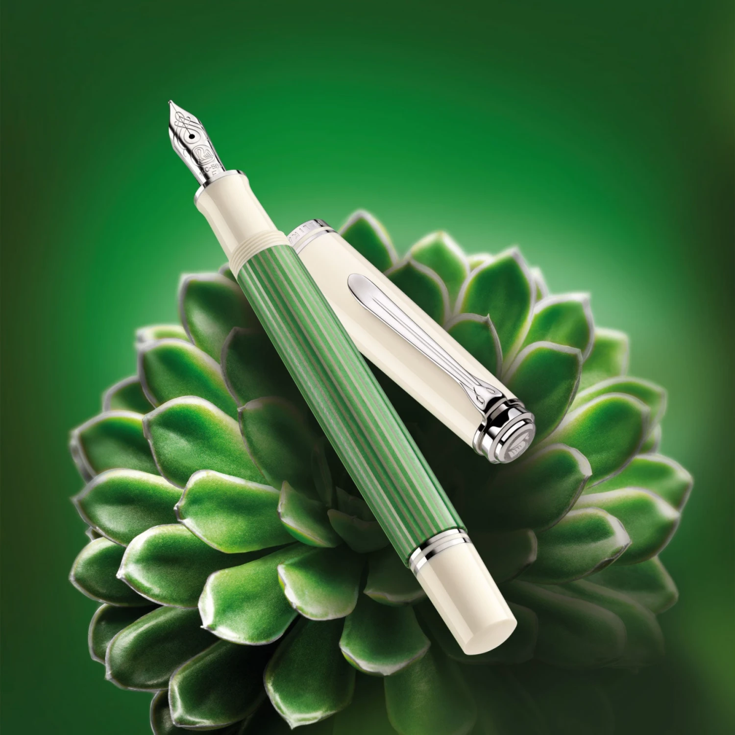 Pelikan - Souverän M605 Fountain Pen - Green-White Fountain Pens 5 Pelikan - Souverän M605 Fountain Pen - Green-White Fountain Pens