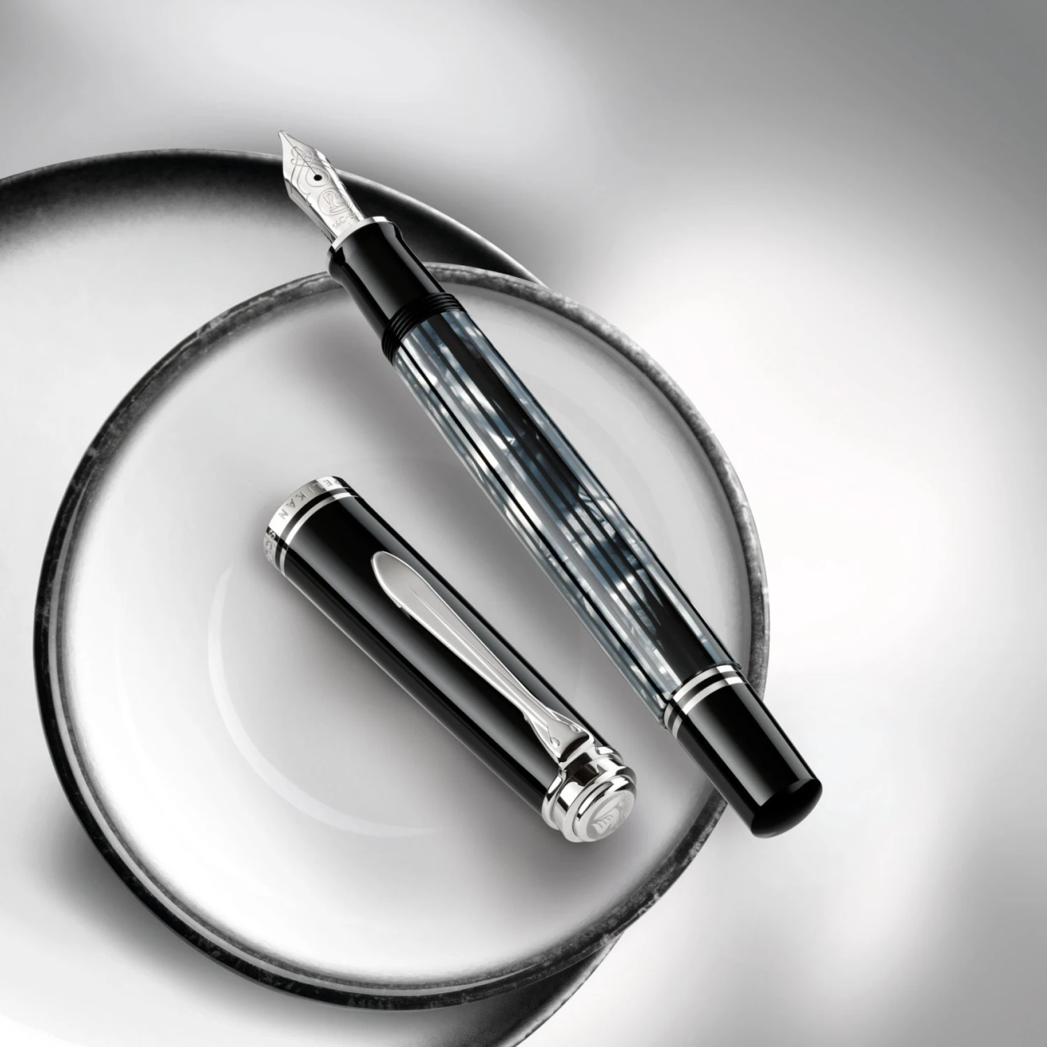 Pelikan - Souverän M605 Fountain Pen - Tortoiseshell-Black 5 Pelikan - Souverän M605 Fountain Pen - Tortoiseshell-Black