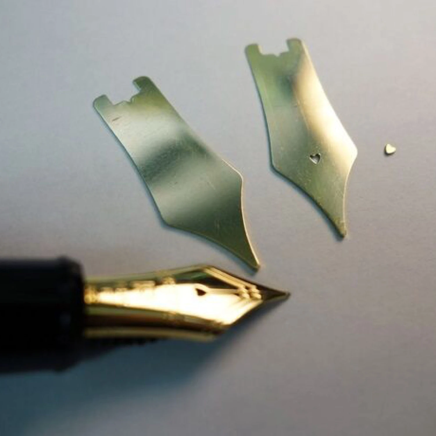 Platinum - Fountain Pen - #3776 Century - Shape Of Heart (Limited Edition) 6 Platinum - Fountain Pen - #3776 Century - Shape Of Heart (Limited Edition)